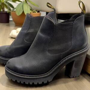 Women's Size 8 DR. MARTENS Hurston Black Smooth Leather Healed Chelsea Boots EUC